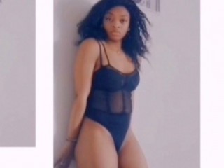 Riviana119 webcam girl as a performer. Gallery photo 2.