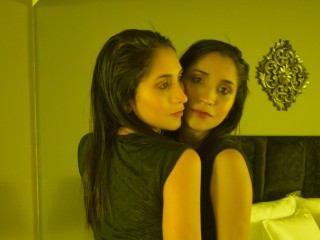 GrisDavis webcam girl as a performer. Gallery photo 1.