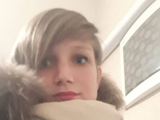 Stefymood webcam girl as a performer. Gallery photo 1.