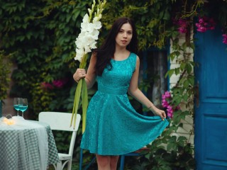 CupcakeApril webcam girl as a performer. Gallery photo 1.