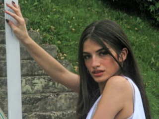 MadisonHobbs webcam girl as a performer. Gallery photo 1.