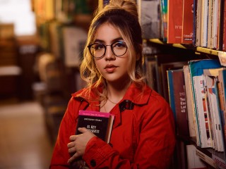 AngelaGraham webcam girl as a performer. Gallery photo 1.