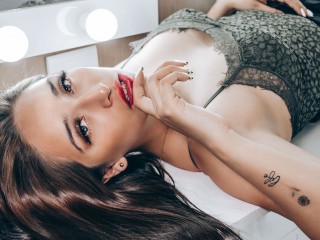 IsabellaCowwen webcam girl as a performer. Gallery photo 1.