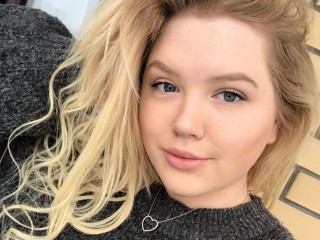 PornSun webcam girl as a performer. Gallery photo 1.