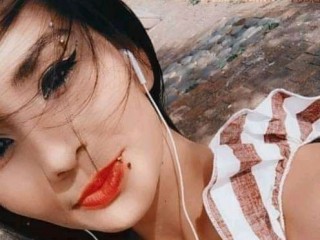 Canela_skin42 webcam girl as a performer. Gallery photo 1.