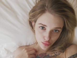 Feulia webcam girl as a performer. Gallery photo 1.