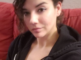 GraceUnderPressure webcam girl as a performer. Gallery photo 1.