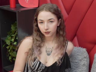 PettyArket webcam girl as a performer. Gallery photo 1.