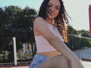 VALE_SANTANA webcam girl as a performer. Gallery photo 1.