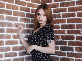 MikaelaDolliver webcam girl as a performer. Gallery photo 3.