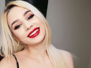 EveReese webcam girl as a performer. Gallery photo 6.