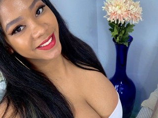 KimBass webcam girl as a performer. Gallery photo 4.