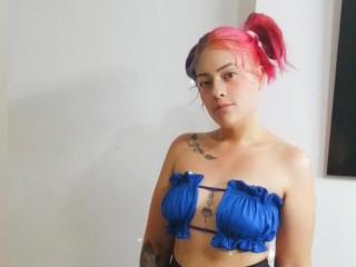 AlmaJane webcam girl as a performer. Gallery photo 2.