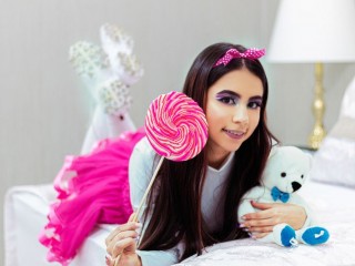 LizJennerX webcam girl as a performer. Gallery photo 3.