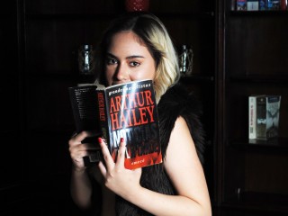 MarilynFunes webcam girl as a performer. Gallery photo 3.