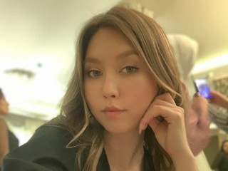 ElinaMoore webcam girl as a performer. Gallery photo 3.