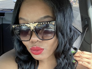 Caramelsexy webcam girl as a performer. Gallery photo 1.