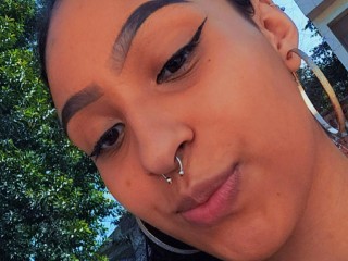 AmeliaXlonghair webcam girl as a performer. Gallery photo 1.