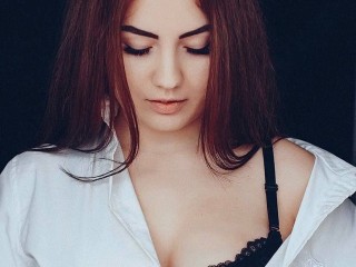 AdeliaMilas webcam girl as a performer. Gallery photo 1.