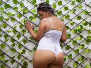 SerenaSmith webcam girl as a performer. Gallery photo 1.