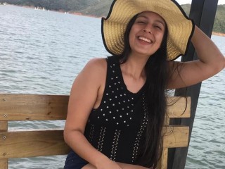 SaraaLust webcam girl as a performer. Gallery photo 4.