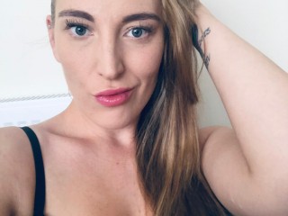 YoungBustyMILFx webcam girl as a performer. Gallery photo 1.