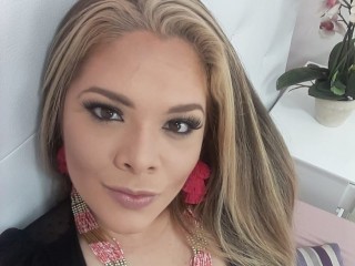 SabrinaBetesh webcam girl as a performer. Gallery photo 1.