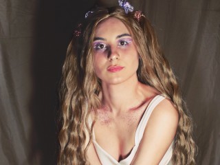 SelenaBrush webcam girl as a performer. Gallery photo 1.