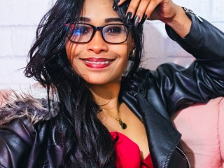 Cathaleyahot webcam girl as a performer. Gallery photo 3.