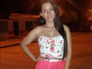 Julliianna webcam girl as a performer. Gallery photo 1.