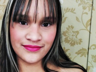 SarahCarelli webcam girl as a performer. Gallery photo 1.