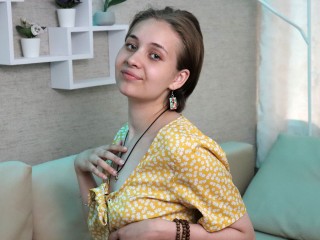 LieseleBrown webcam girl as a performer. Gallery photo 5.