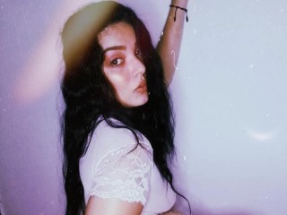 Emaparker webcam girl as a performer. Gallery photo 3.