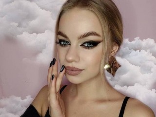 Almansouri webcam girl as a performer. Gallery photo 5.