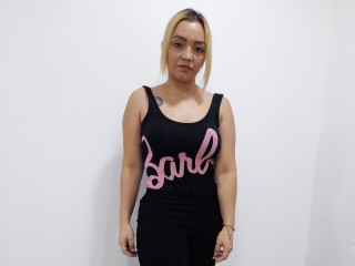 KloeCaster webcam girl as a performer. Gallery photo 1.