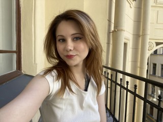 MiahLewis webcam girl as a performer. Gallery photo 2.