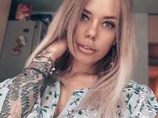 insomniia webcam girl as a performer. Gallery photo 1.