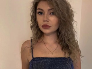 GoldeenMoon webcam girl as a performer. Gallery photo 3.