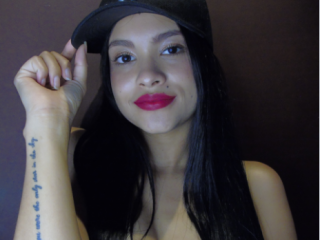 michellecamel webcam girl as a performer. Gallery photo 1.