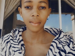 Coozy webcam girl as a performer. Gallery photo 2.