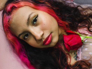 MoliLips webcam girl as a performer. Gallery photo 1.