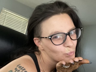 FrankieMae webcam girl as a performer. Gallery photo 4.