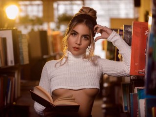 AngelaGraham webcam girl as a performer. Gallery photo 3.