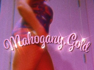 MahoganyGoldxx webcam girl as a performer. Gallery photo 3.