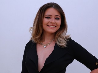 VanessaKline webcam girl as a performer. Gallery photo 2.