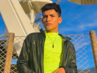 Thiagooo webcam girl as a performer. Gallery photo 3.