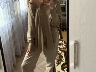 glassLadyLes webcam girl as a performer. Gallery photo 2.