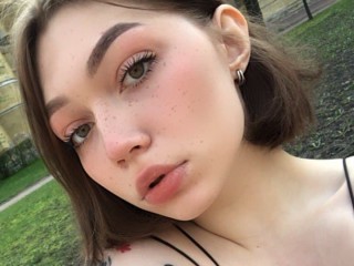 MilanaBarlow webcam girl as a performer. Gallery photo 3.