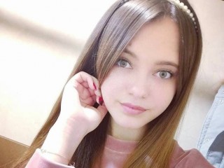 Lusinne webcam girl as a performer. Gallery photo 3.