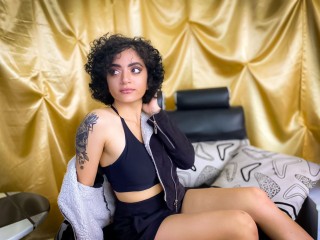 mayaa_evanss webcam girl as a performer. Gallery photo 2.